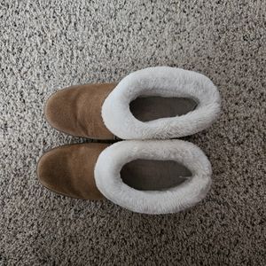 Cozy Tan Boots with White Fleece Lining